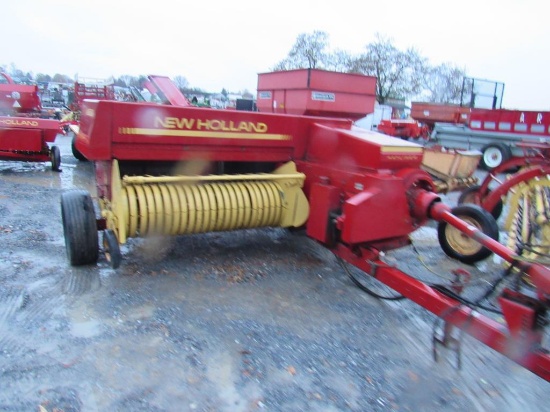 New Holland 316 Baler