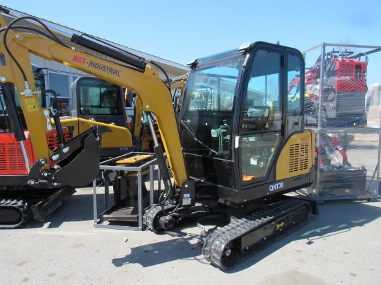 AGT QNT30 Cab Excavator