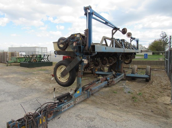 Kinze 2300 12 Row Planter