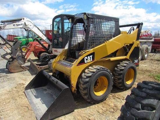 CAT 242 Skidloader