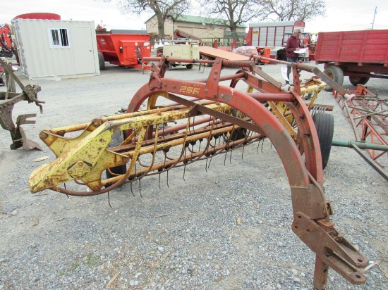New Holland 256 Rake