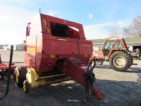 New Holland 648 Round Baler
