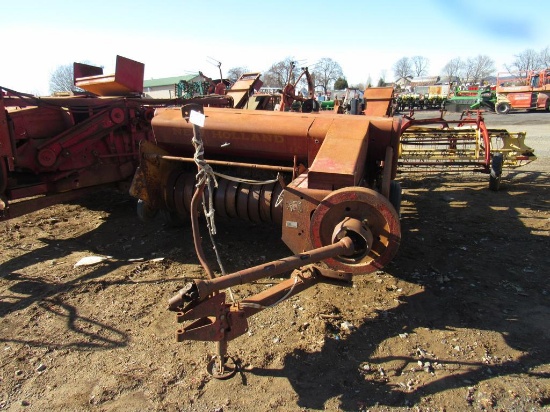 New Holland 270 Hay Baler
