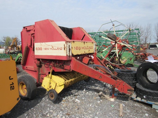 New Holland 630 Baler