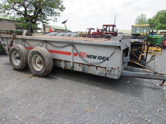 New Idea 3639 Manure Spreader