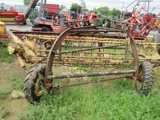 New Holland 256 Hayrake
