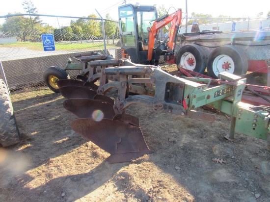 John Deere 2600 Moldboard Plow