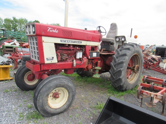 International 1466 2WD Tractor