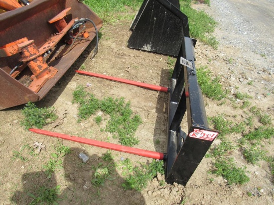 Kivel Dual Prong Bale Spear