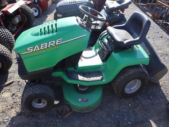 John Deere Sabre Tractor w/ Catcher