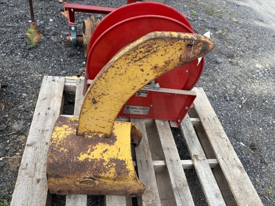 John Deere Frost Hook