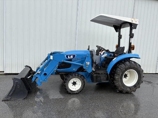 LS XR3135 4WD Tractor