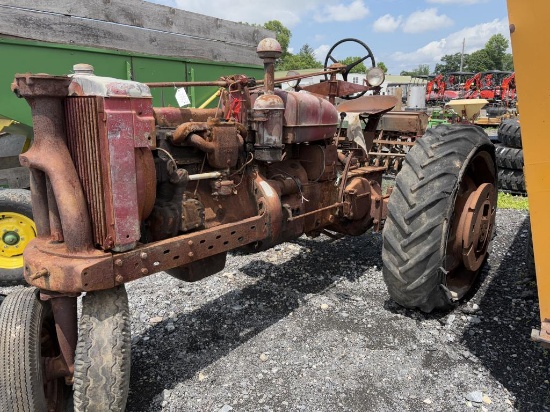 Farmall M 2WD Tractor