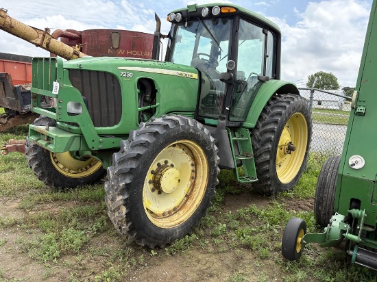 2010 John Deere 7230 Premium 4x4 Tractor