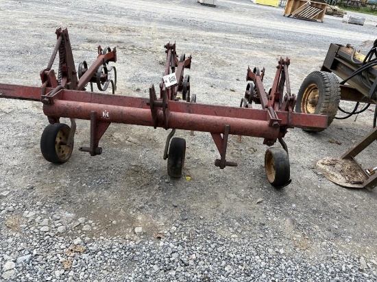 Internatinal 2-Row 3pt Cultivator