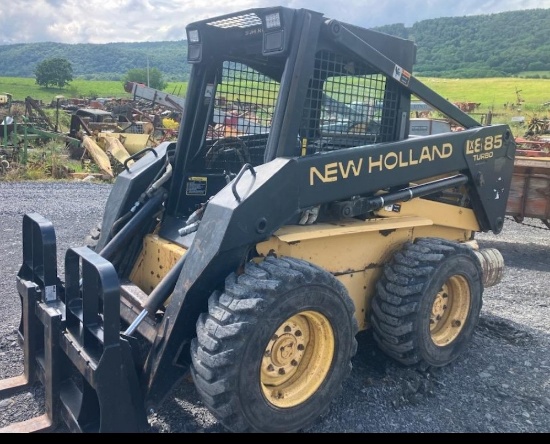 New Holland LX885 Skid Steer Loader