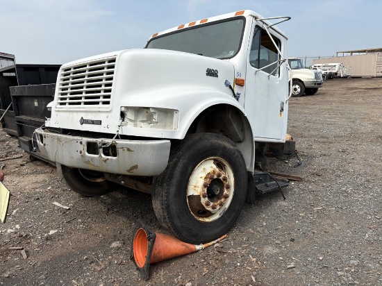 1999 Navistar International 4900 DT 466E Truck