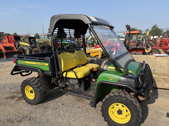John Deere 825i Gator