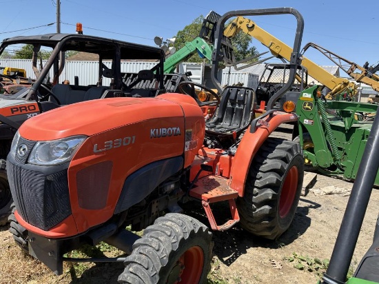 Kubota L3301 Tractor