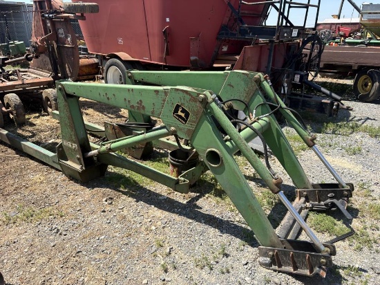 John Deere 148 Loader