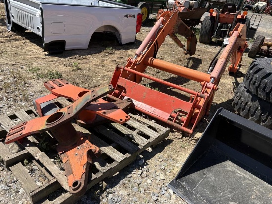 Kubota LA 1953 Loader w/Mounts