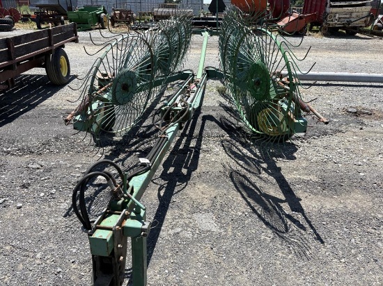 John Deere 704 Wheel Rake