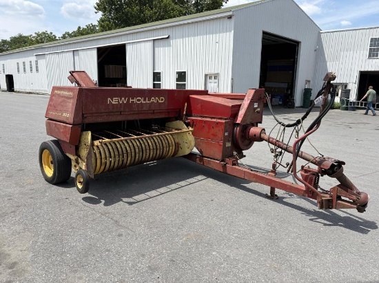 New Holland 320 Baler