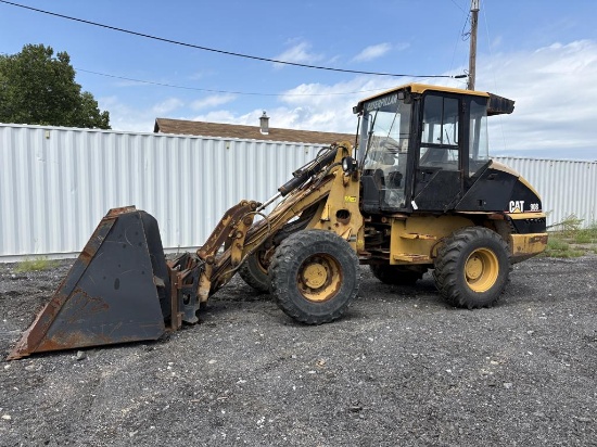 CAT 908 Payloader