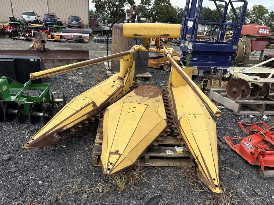 New Holland 824 2 Row Corn Chopper