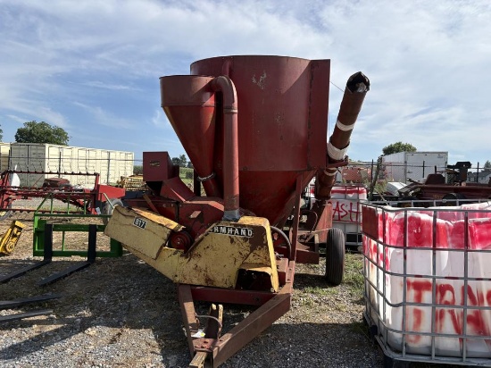 Farmhand 817 Grinder Mixer