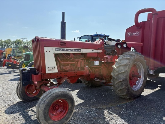 International Harvester 806 Tractor