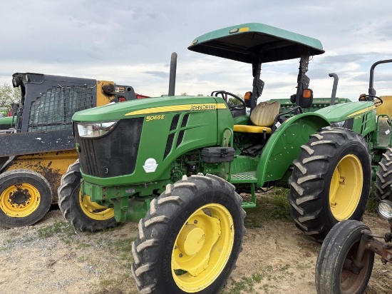 John Deere 5065E