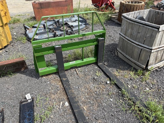 John Deere Kivel 48in Pallet Fork Attachment