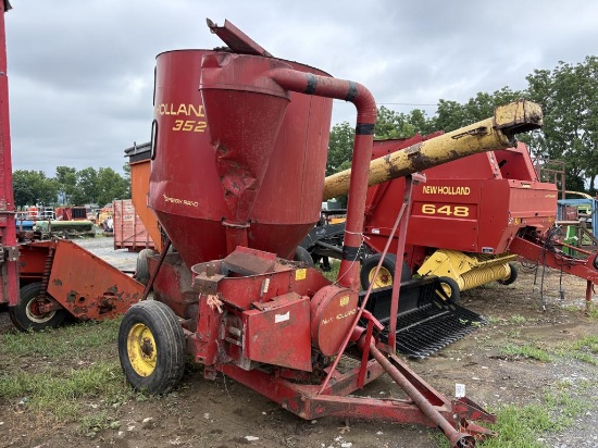 New Holland 352 Grinder MIxer