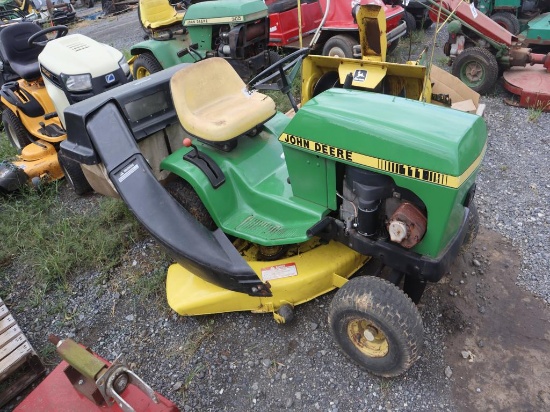 John Deere 111 Riding Mower