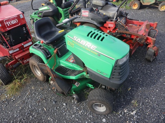 John Deere Sabre Riding Mower