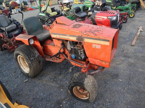 Allis Chalmers 720 Lawn & Garden Tractor