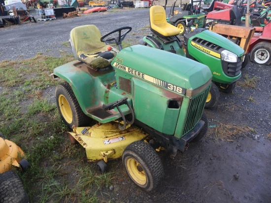 John Deere 318 Riding Mower
