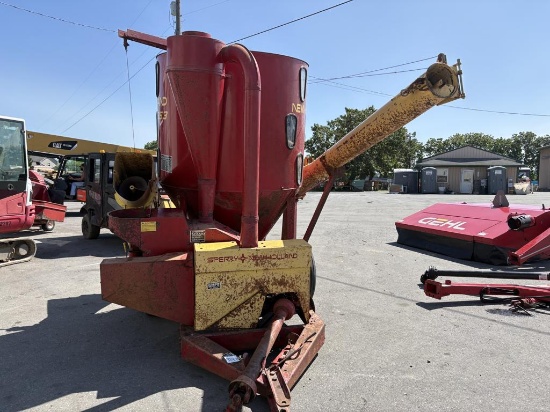New Holland 353 Grinder Mixer