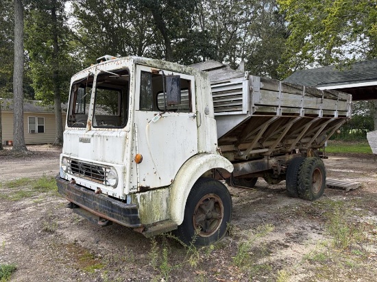 White "The Trend" Cabover with Bulk Body Bin