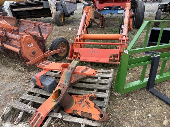 Kubota LA 1953 Loader w/ Mounts