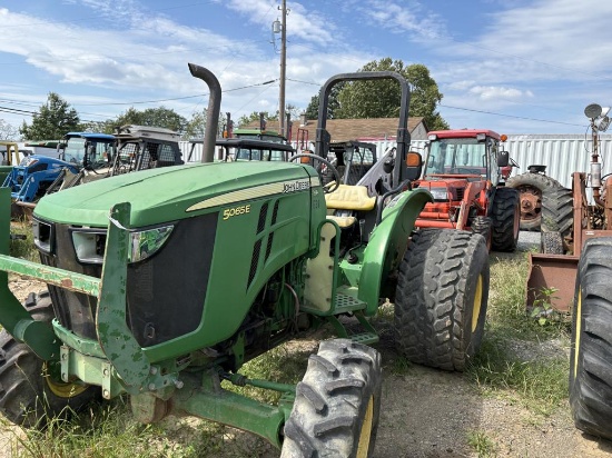 John Deere 5065E Tractor