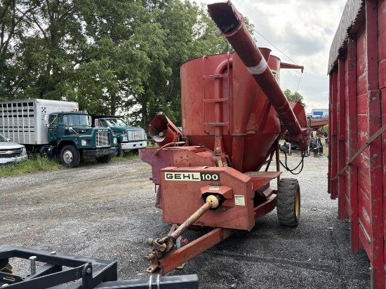 Gehl 100 Grinder Mixer