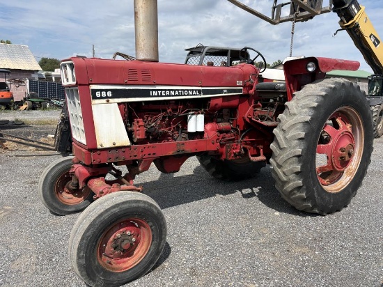 International 686 Tractor