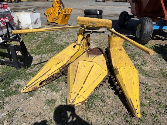 New Holland 824 Corn Head
