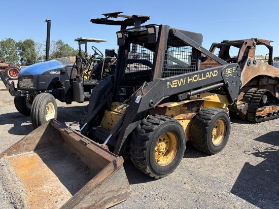 New Holland LX885 Skidsteer