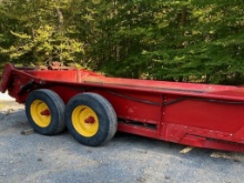 New Holland 185 manure Spreader