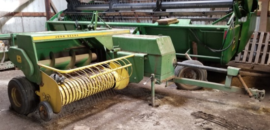 JD 336 baler