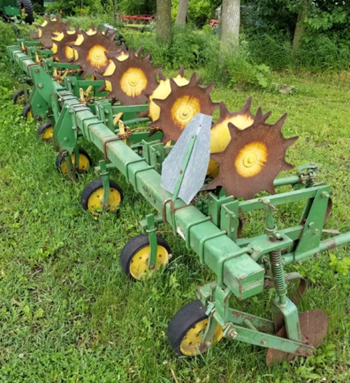 6 row x 30" cultivator w/ shields