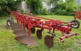 IH 720 5-bottom plow